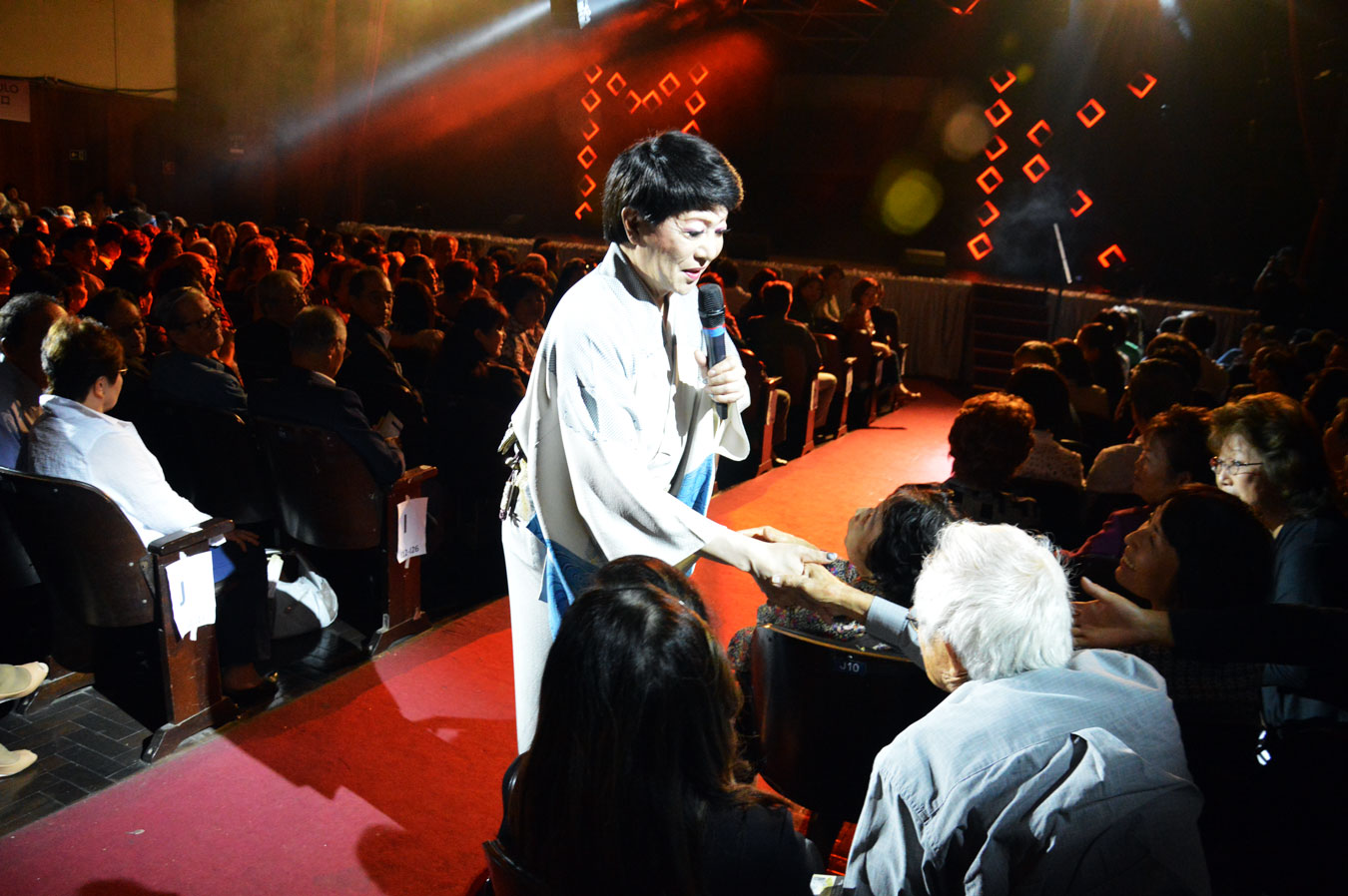 Público elogia o carisma de Mikawa. (foto: Luci Judice Yizima)