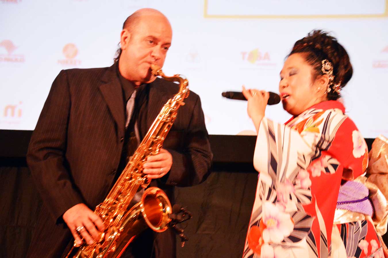 Derico (músico) e Karen Ito (cantora).  (Foto: Luci Judice Yizima)
