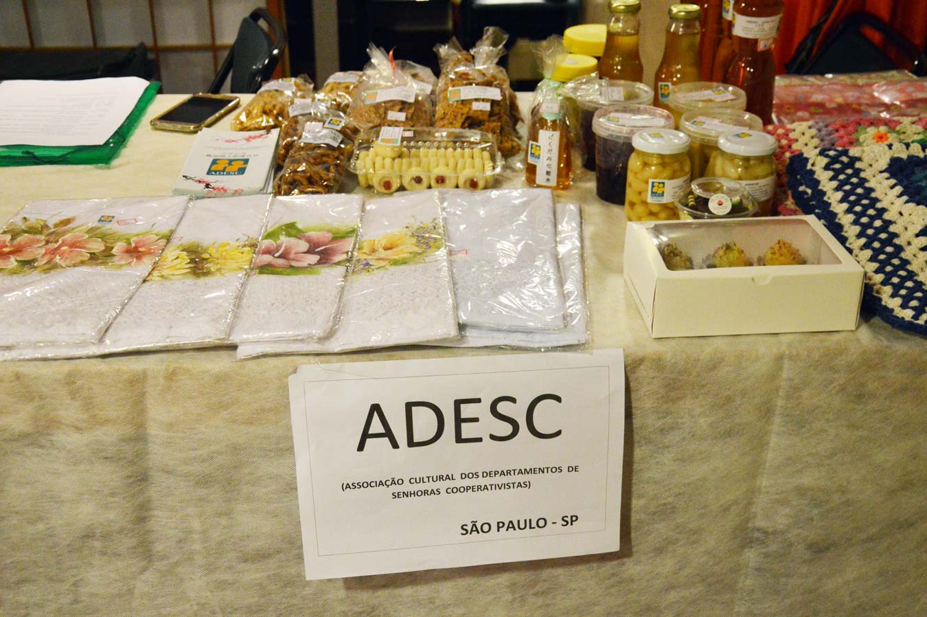 O capricho do artesanato, das conservas e comidinhas japonesas das Senhoras da ADESC. (Foto: Luci Judice Yizima)