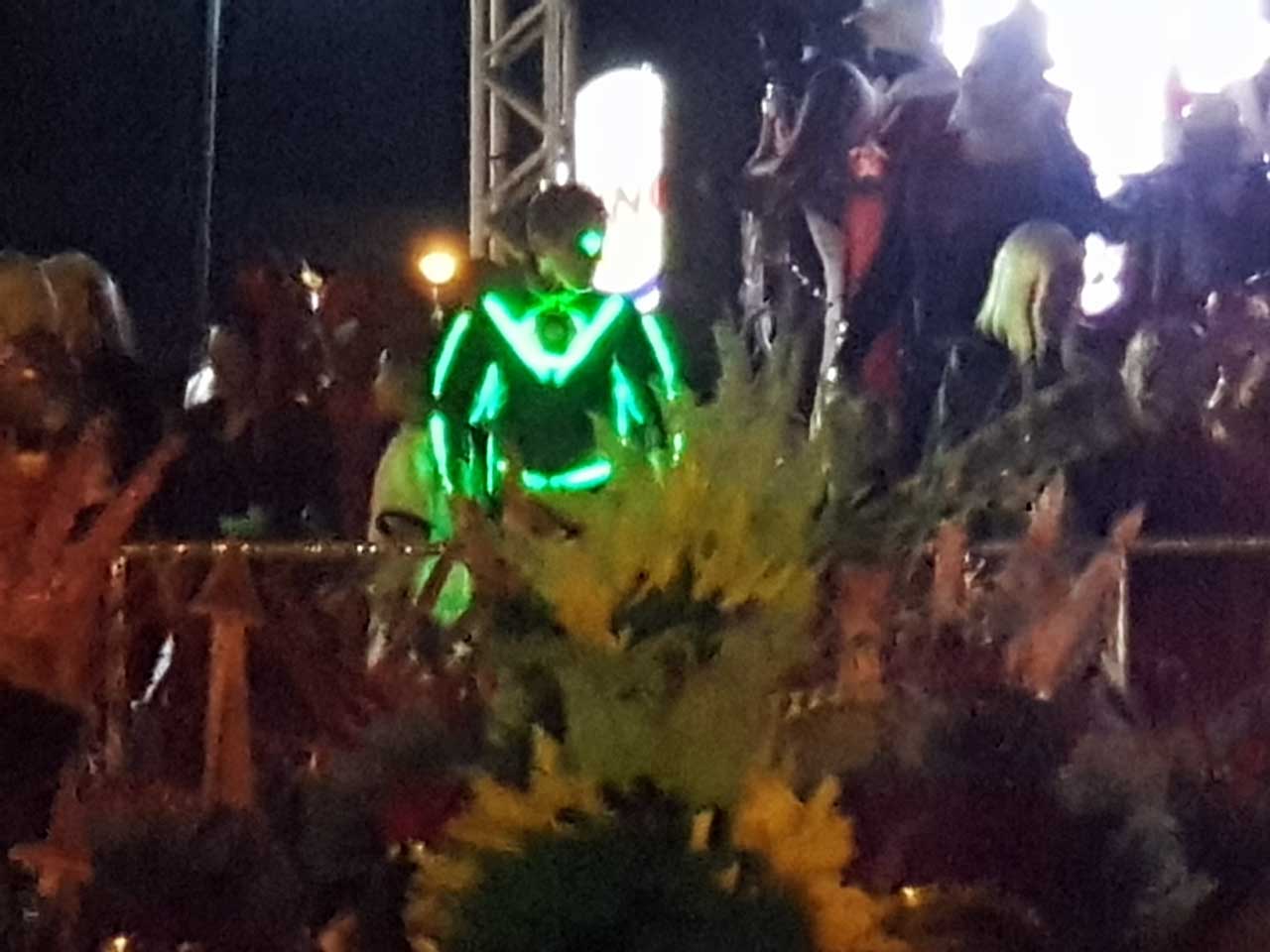 Lanterna Verde chamou atenção no Carro Alegórico dos Super Heróis  (Foto: Luci Judice Yizima)